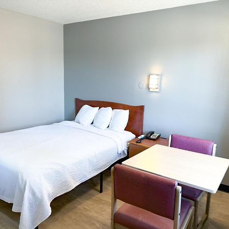 Super 7 Motel Coralville Zewnętrze zdjęcie