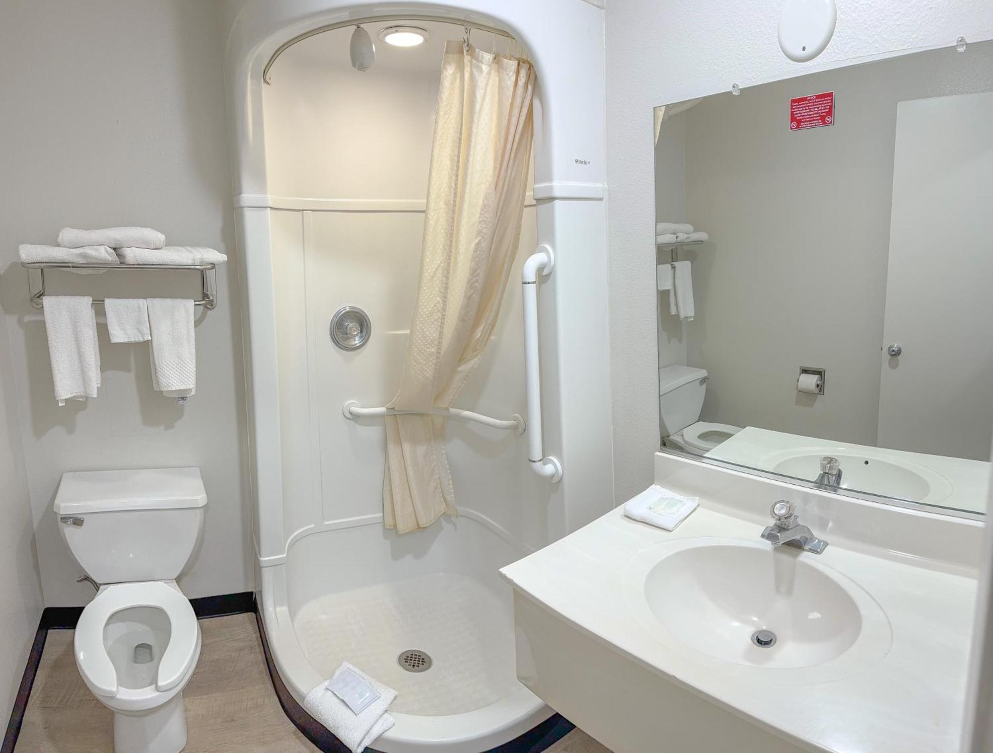 Super 7 Motel Coralville Zewnętrze zdjęcie