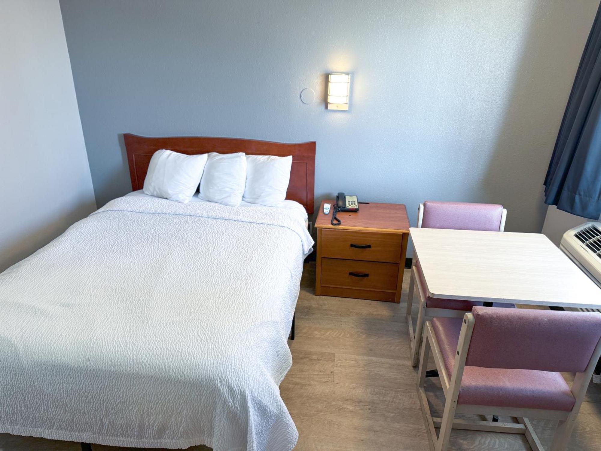 Super 7 Motel Coralville Zewnętrze zdjęcie