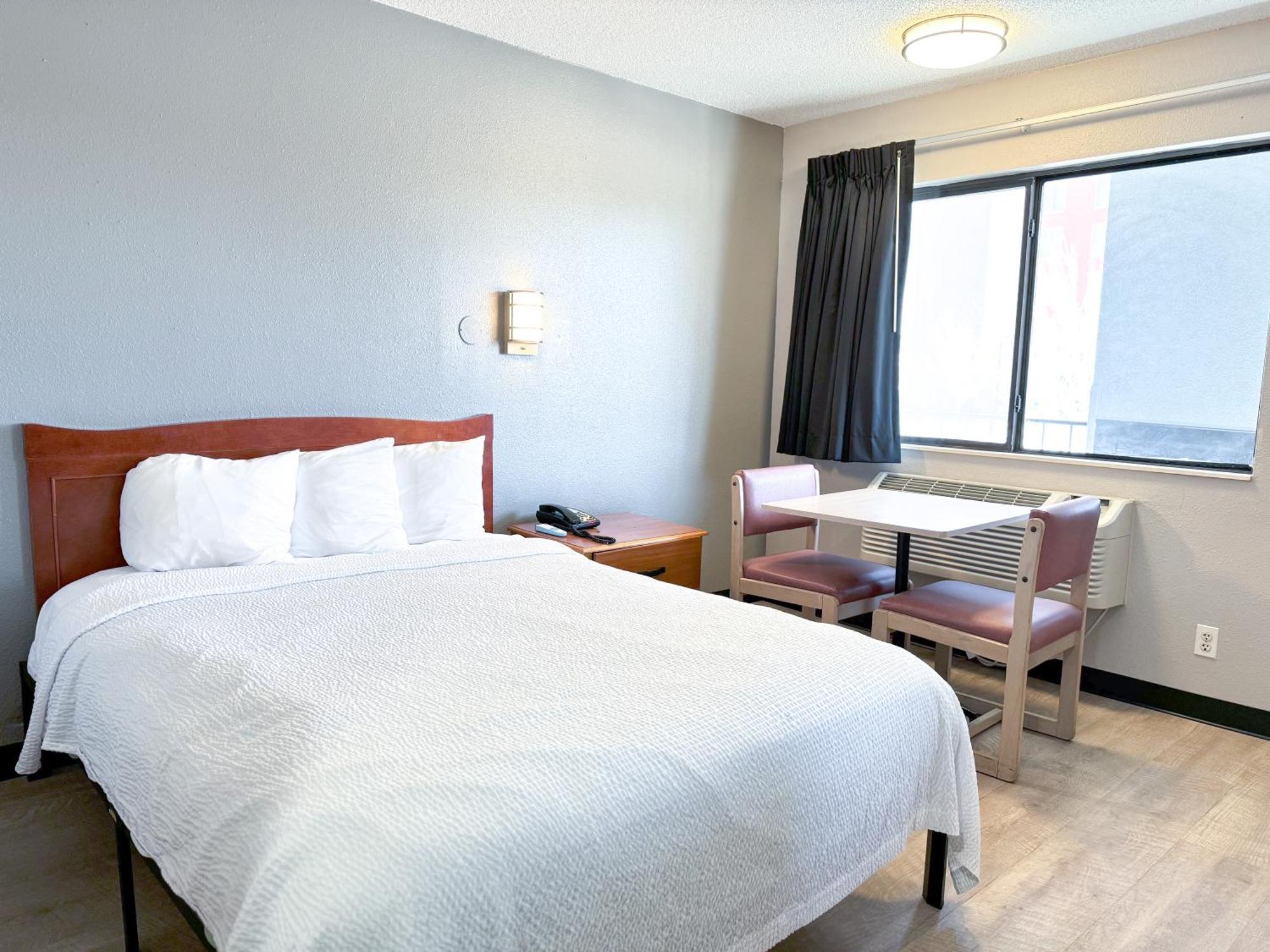 Super 7 Motel Coralville Zewnętrze zdjęcie