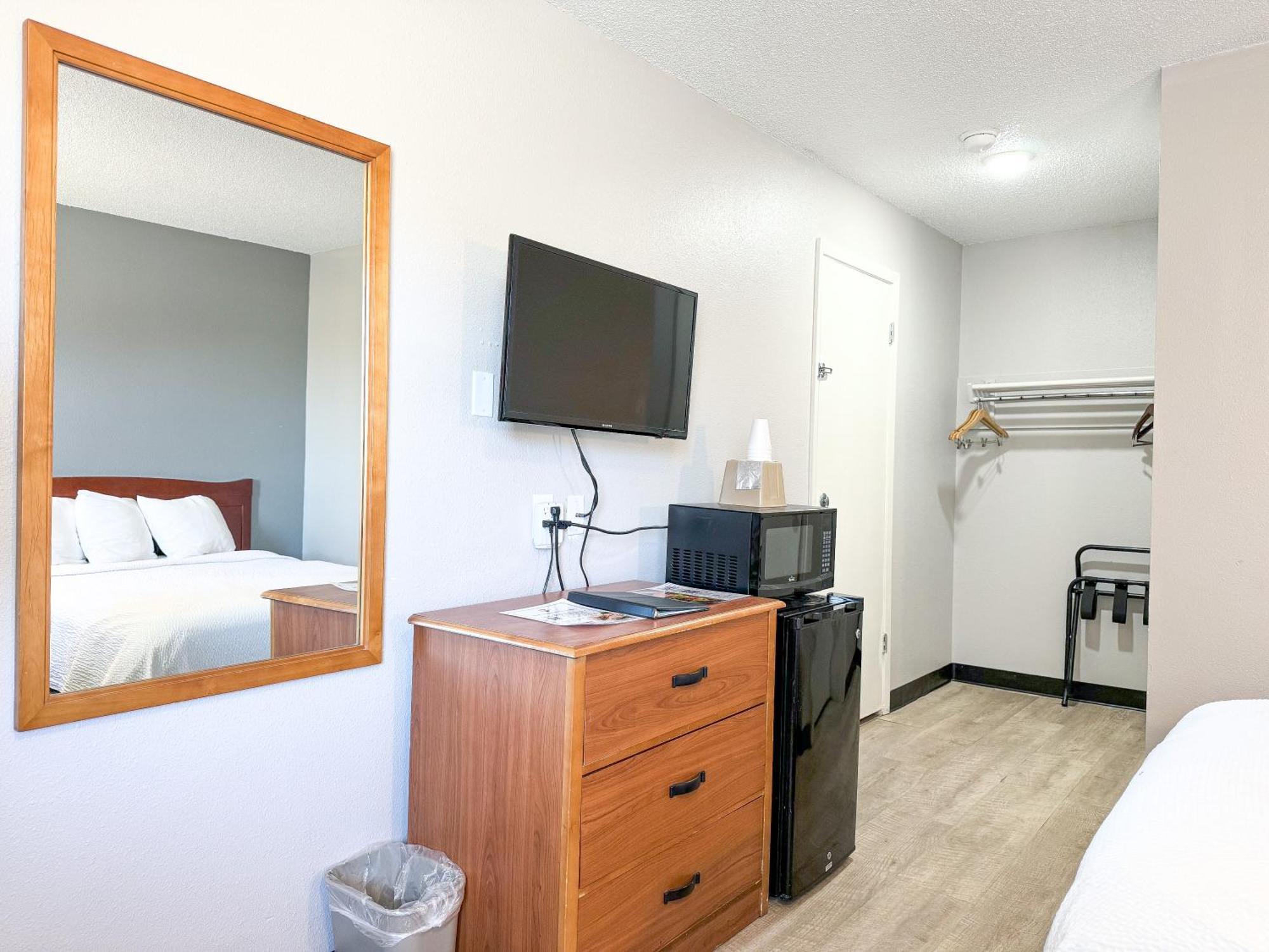 Super 7 Motel Coralville Zewnętrze zdjęcie