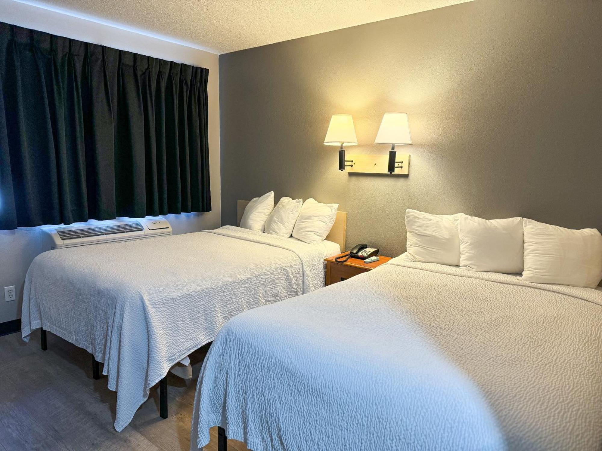 Super 7 Motel Coralville Zewnętrze zdjęcie